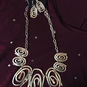 Paparazzi necklace /earrings to match set